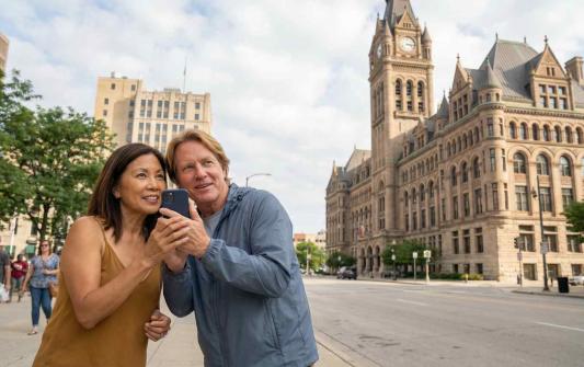 Milwaukee AudaTours Milwaukee Audio Tour: Legends Landmarks & Libations in Juneau Town